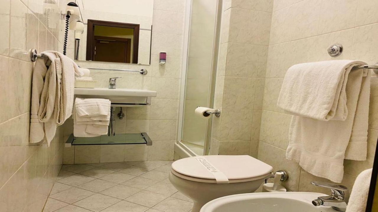 Roma Castle Termini Hotel Buitenkant foto